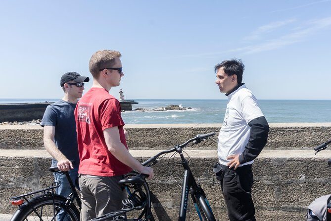 Private e-Bike Tour in Porto – Explore Riverside, Beaches & Parks - Getting started at Biclas & Triclas and what 3 hours really means
