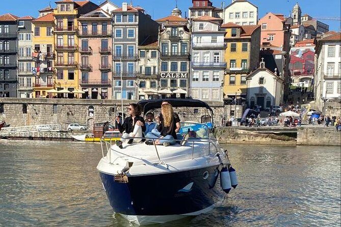 Private tasting in the Douro (1 to 7 people) on a yacht for yourself - Gaia cellars from the water: why the pause is worth it