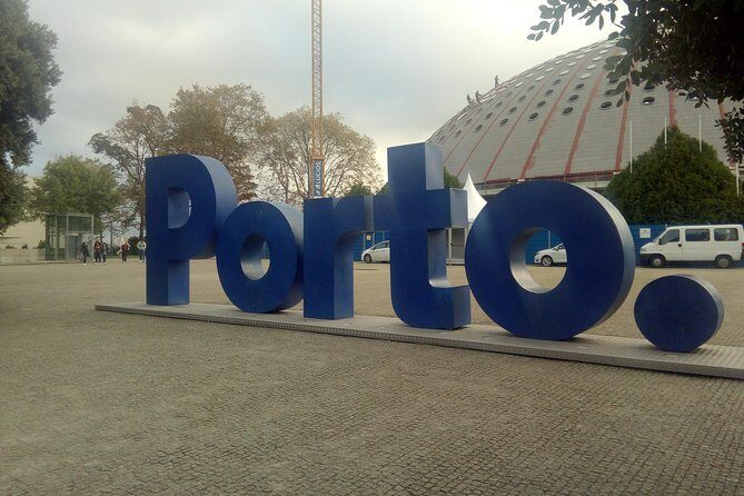 Private Tour in Porto Main Highlights with Traditional Lunch - A tight 5-hour route that keeps Porto readable