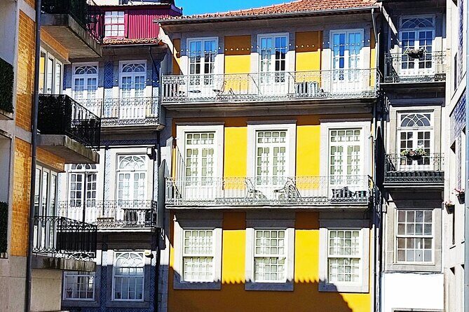 Private Walking Tour in Porto with Photo & Proof of Doce Local (3h) - Painel de Azulejos and Igreja do Carmo: color and style you can’t ignore
