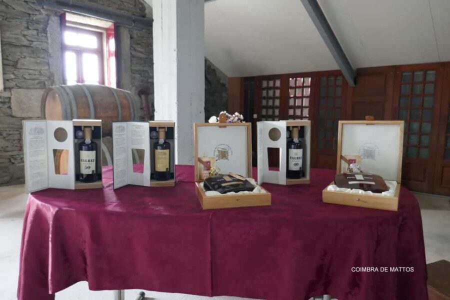 Régua: Wine Tasting at a Farm, Traditional Lunch, Cruise and Train - Quinta da Laceira farm lunch: traditional food, real pacing