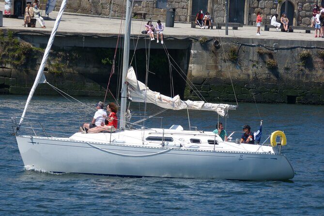 Sailing boat trip on the coast of Porto and on the river Douro - Boat comfort, pace, and what the small group really changes