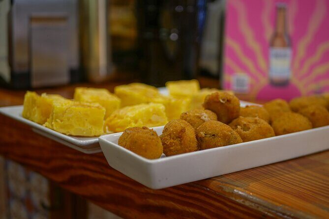 Santiago and Valença do Minho Full Day Private Tour - Casco Histórico tapas lunch: the main meal done right