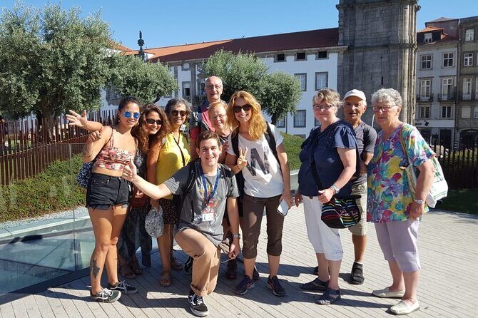 Secret Sites of Porto 3-Hour Walking Tour - Iglesia do Carmo and Praça da Liberdade: a calm start before the icons