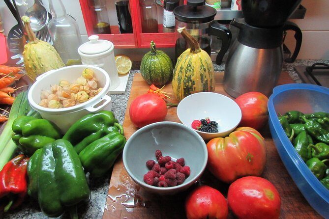 Shopping, cooking and eating together at my home in Porto - Key things to know before you go