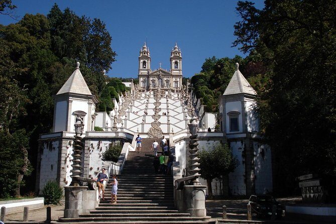 Small-Group Braga Half-Day Tour with Bom Jesus Sanctuary - Where it starts at Campo das Hortas, and how the morning flows