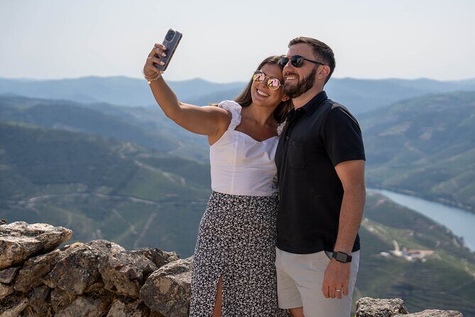 Small Group Douro Valley Wine Tour with Lunch and Cruise - Guides and group size: why the day feels personal