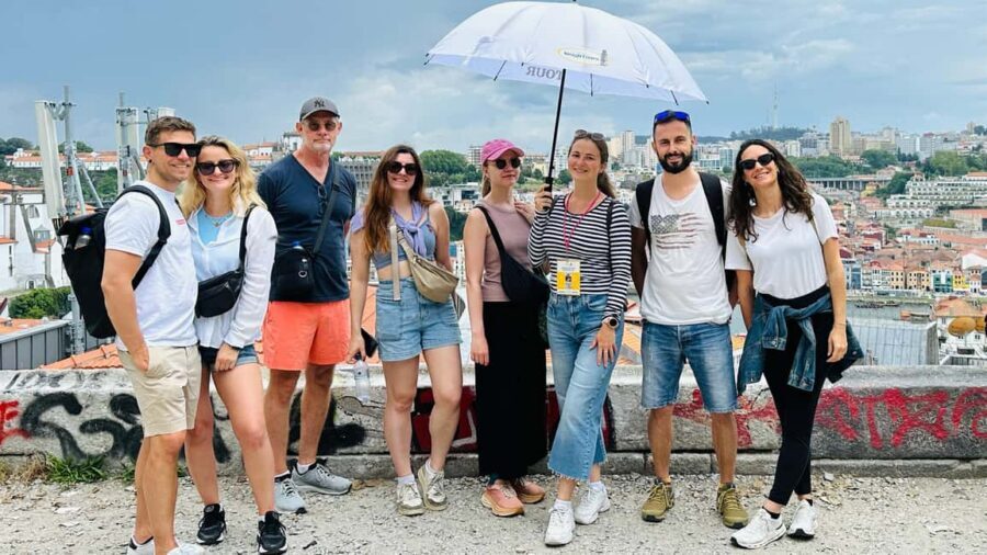 The Beautiful Story of Porto: Guided Tour with Entry Tickets - Rua das Flores: the short street detour that makes Porto feel lived-in