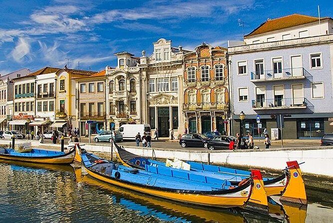 Tour Between Lisbon - Porto or Porto-Lisbon with several stops - Stop 3: Óbidos City Tour Inside the Walls