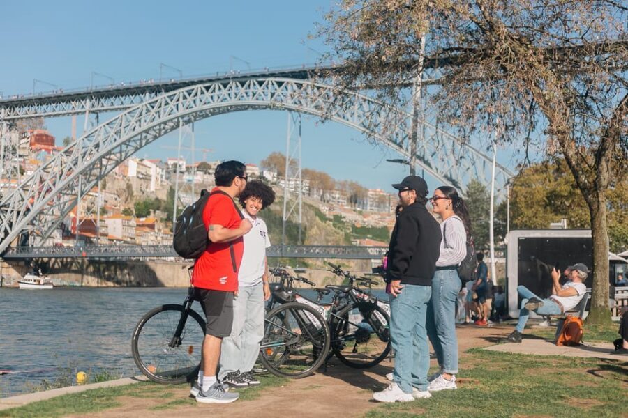 Tour Porto: Adventure in Electric Bike Tour - Praça da Batalha and the Old Jewish Quarter: Where the Streets Tell Stories