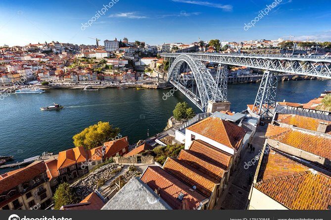 Tour / Transfer Lisbon Porto or Porto Lisbon - Nazaré Stop: Panoramic Views and Waves Without the Long Wait
