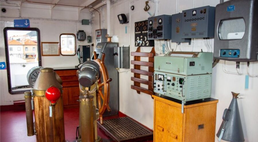 Visit to Gil Eannes hospital Ship Museum - Engine room and winter work: why an icebreaker matters