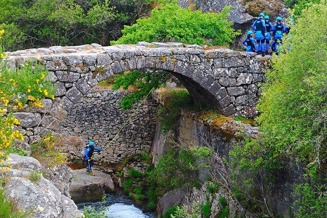 Water Canyoning - Safety and rope skills: watching the guides makes it easier
