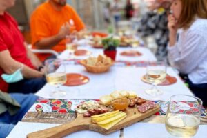 Wine Tasting with Tapas Walking Tour in Porto - Wine Chalet Portugal: Vinho Verde, Douro wines, and petiscos pairing
