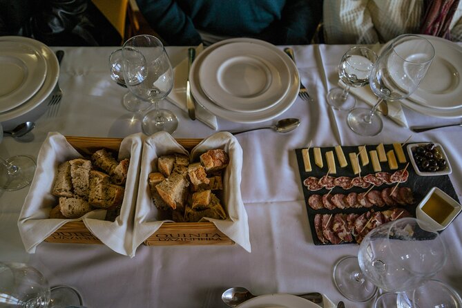 DOURO VALLEY: Lunch in a winery, tastings & 1-h private boat tour - Key points before you go