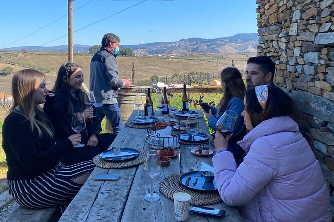 DOURO VALLEY: Lunch in a winery, tastings & 1-h private boat tour - Premium option: what an extra Pinhão winery stop really adds