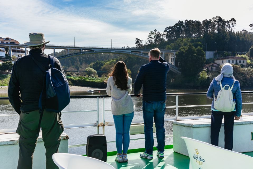 From Porto: Douro River Cruise to Régua with Lunch - The narration game: audio guides in 4 languages (and what to do about sound)