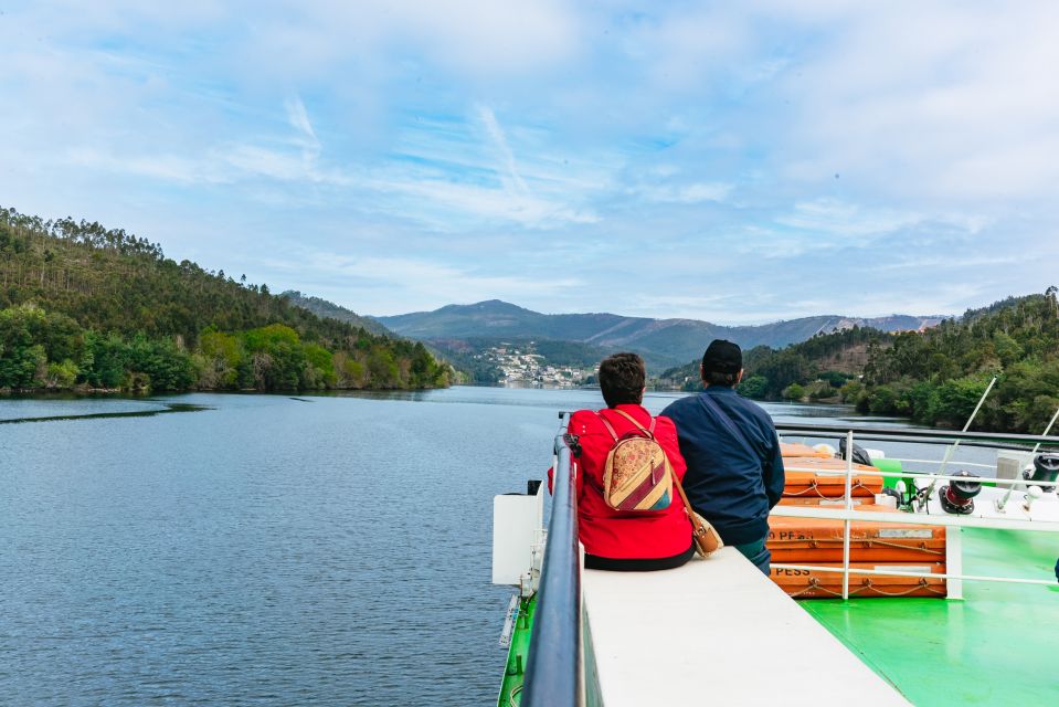 From Porto: Douro River Cruise to Régua with Lunch - Morning onboard: breakfast that sets the tone
