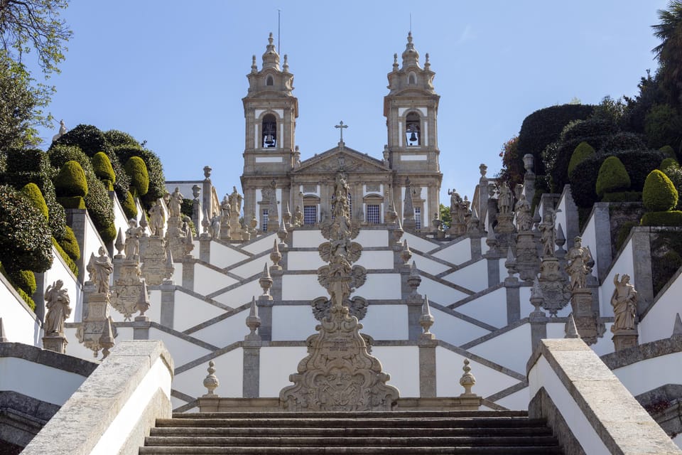 From Porto: Viana do Castelo, Braga and Guimarães Day Tour - Getting going from Batalha Square (and why timing is strict)