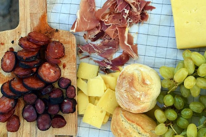 Half-day Hike & Picnic with Dog Love in Porto's Mountains - Ricardo, Shy, and the small-group advantage in real life