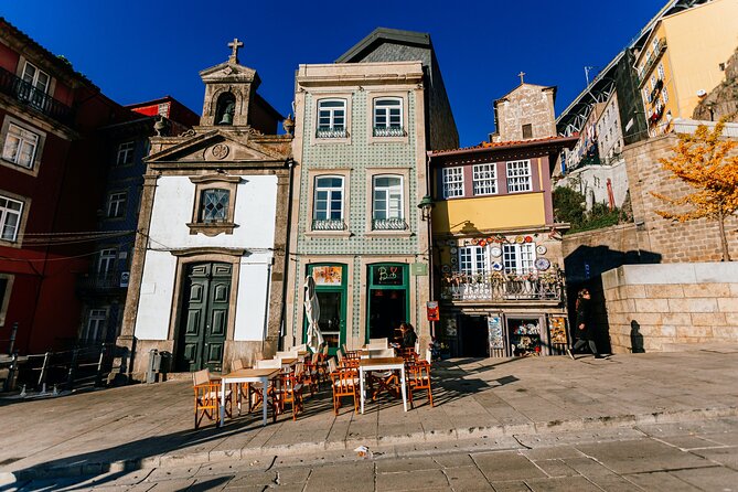 Porto Food and Wine Tasting Tour of Hidden Gems (Small Groups) - Stop 3 on Rua da Picaria: Pica-Pau with green wine