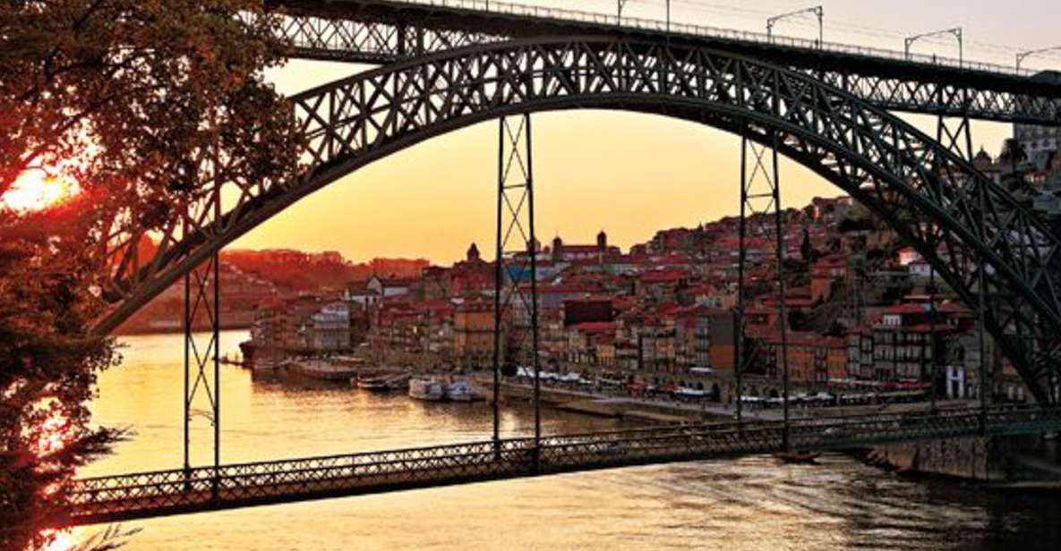 Porto Half-Day Tour & Port Wine Tasting - São Bento Train Station: Tiles That Teach You Porto