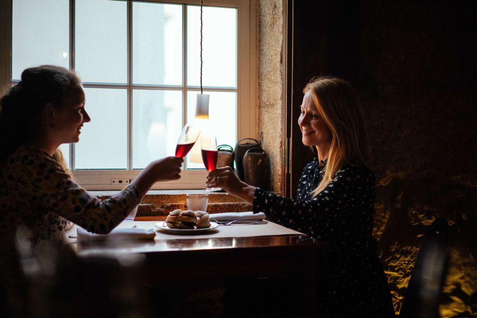 Porto: Private Evening Tour with Drinks & Bites - How the guide becomes your nightlife map