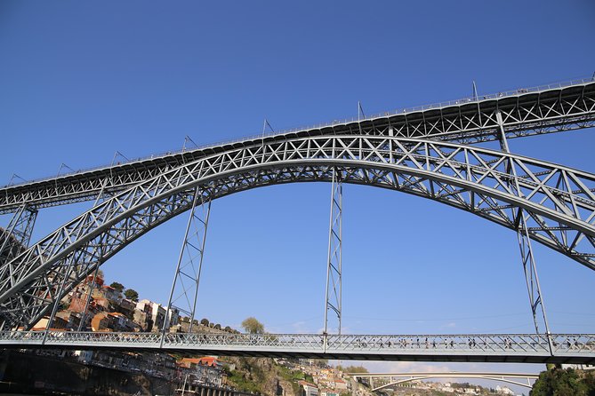 Porto: Private tour in the Douro (1 to 4 people) on a boat just for you - Private boat time on the Douro: why it feels special