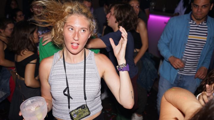 Porto: Pub Crawl with 6 Drinks and VIP Club Entry - The warm-up flow: first bar, 6 drinks, and cheers in multiple languages