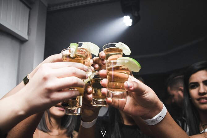 Porto Pub Crawl With Unlimited Beer - Language, guides, and meeting an international group