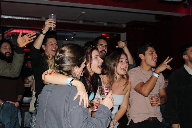 Porto Pubcrawl: 5h,7 Drinks,4 bars &Skip the line Club Entry - Guides, group size, and getting the best night possible