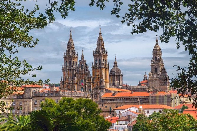 Porto: Santiago de Compostela and Valença do Minho Day Trip - Inside the cathedral: what to look for (and what to expect)