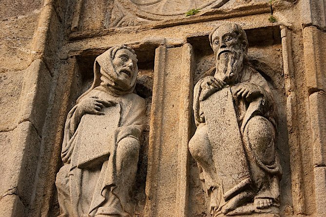 Porto: Santiago de Compostela and Valença do Minho Day Trip - Santiago Old Town hour: using your time without getting stuck