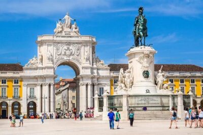 Porto to Lisbon Up to 4 Stops: Aveiro, Nazare, Fatima & Obidos - The pacing: hour-long exploring, then the next scene