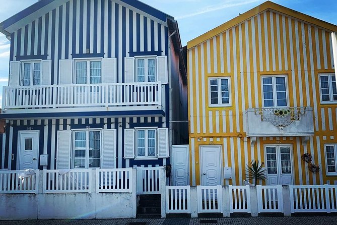 Porto to Lisbon Up to 4 Stops: Aveiro, Nazare, Fatima & Obidos - Óbidos: medieval walls, cobblestones, and ginjinha in a chocolate cup