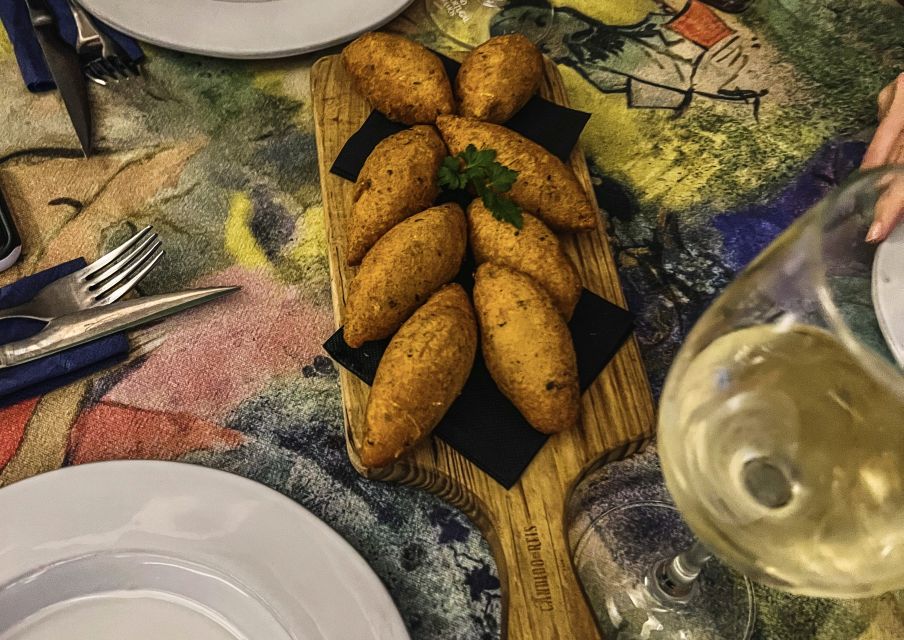 Porto: Walking Dinner Tour with Family-Owned Restaurants - Bar Cândido dos Reis: stepping into Porto’s older soul