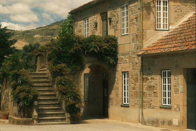 Private Douro Valley Tour with Lunch & Wines - Lunch in the Douro: Portuguese plates with room for dietary needs