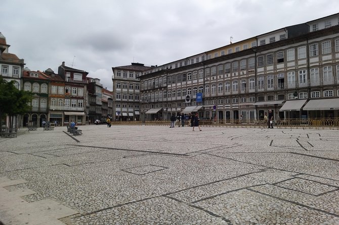 Private Tour to Guimarães and Braga, two incredible cities - Guimarães Castle: the views and the origin story